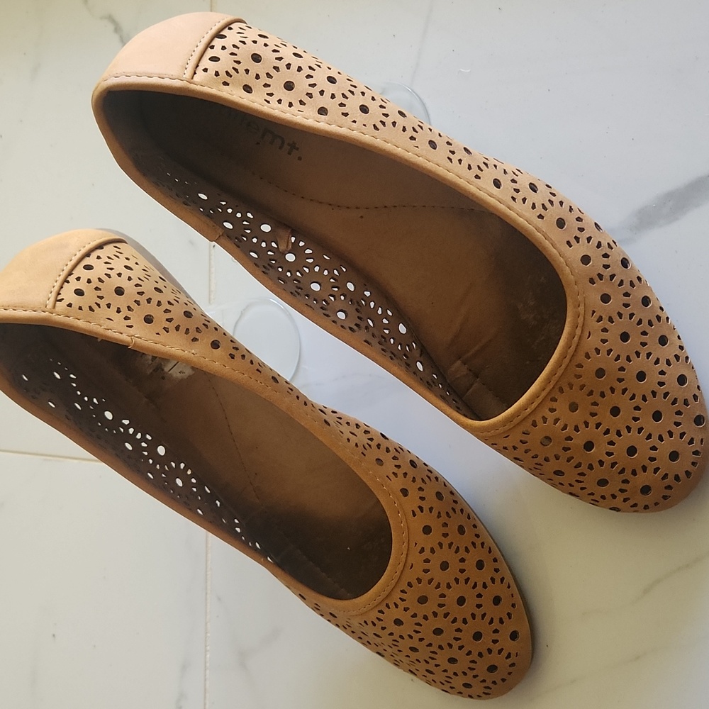 White Mountain Perforated Golden Mustard Brown Sz 9 1/2M Flats - Picture 7 of 11